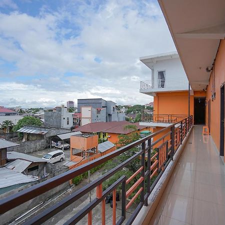 Hotel Super Oyo 2639 Oxy Townhouse Manado Exterior foto