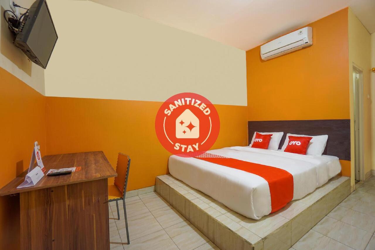 Hotel Super Oyo 2639 Oxy Townhouse Manado Exterior foto