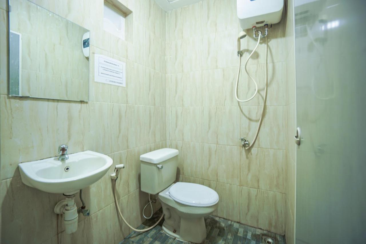 Hotel Super Oyo 2639 Oxy Townhouse Manado Exterior foto