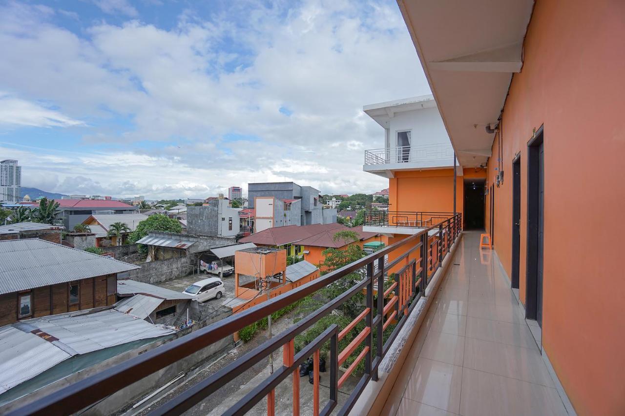 Hotel Super Oyo 2639 Oxy Townhouse Manado Exterior foto