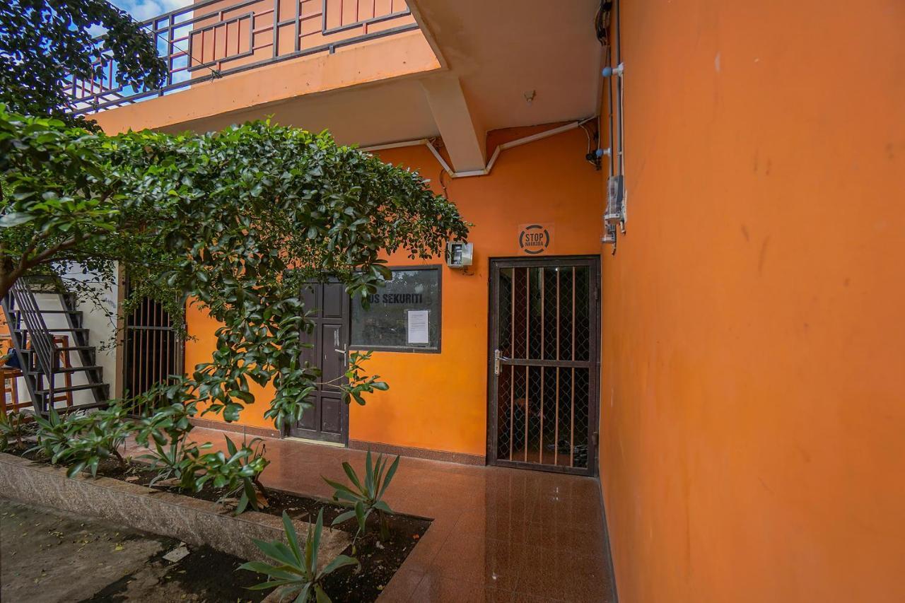 Hotel Super Oyo 2639 Oxy Townhouse Manado Exterior foto