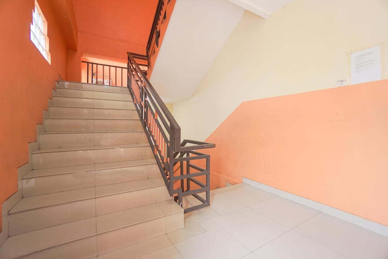 Hotel Super Oyo 2639 Oxy Townhouse Manado Exterior foto